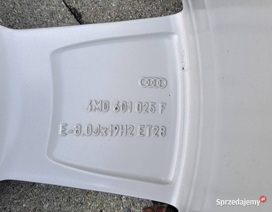 Oryginalne felgi alufelgi Audi Q7 4M Pirelli podkarpackie Głowienka