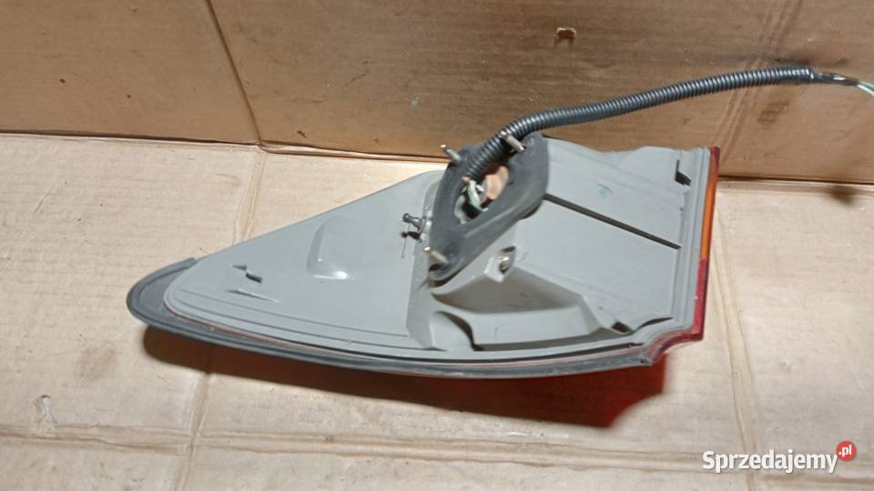 LEXUS IS220 LAMPA TYŁ LEWA Zbierkowo