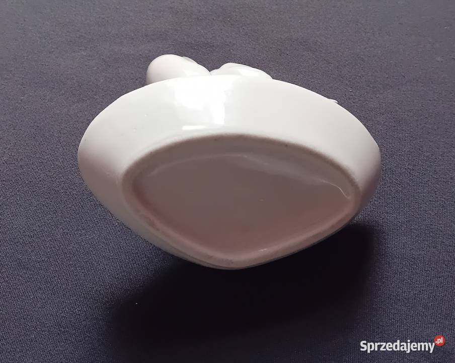 Secesyjna opielniczka przybornik z figurkami Porcelana i szkło wielkopolskie Koźminek