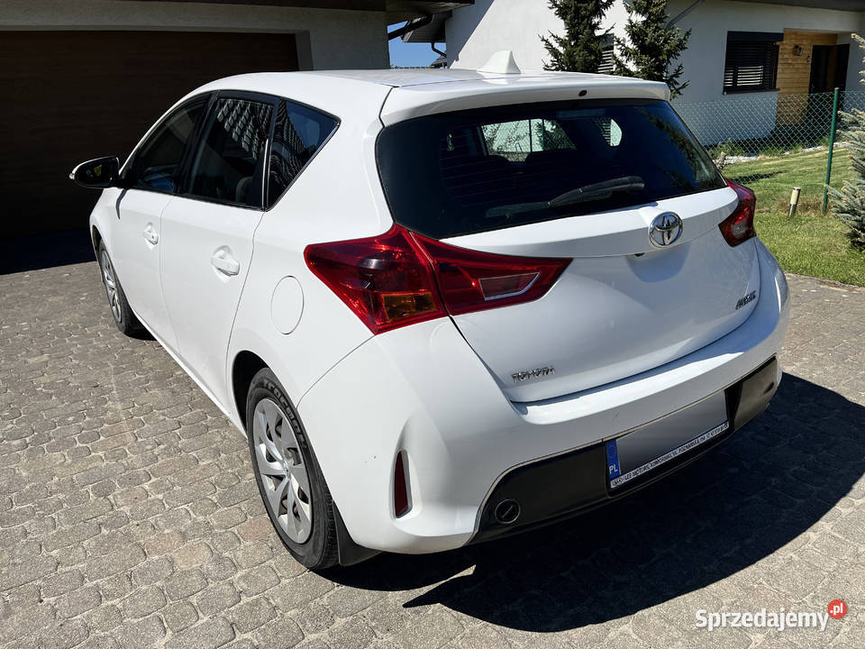 Toyota Auris mały przebieg stan idealny komputer pokładowy Auris Sierosław