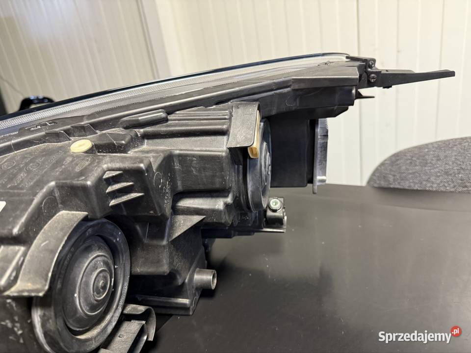 Lampa reflektor przod Ford Kuga Escape prawa