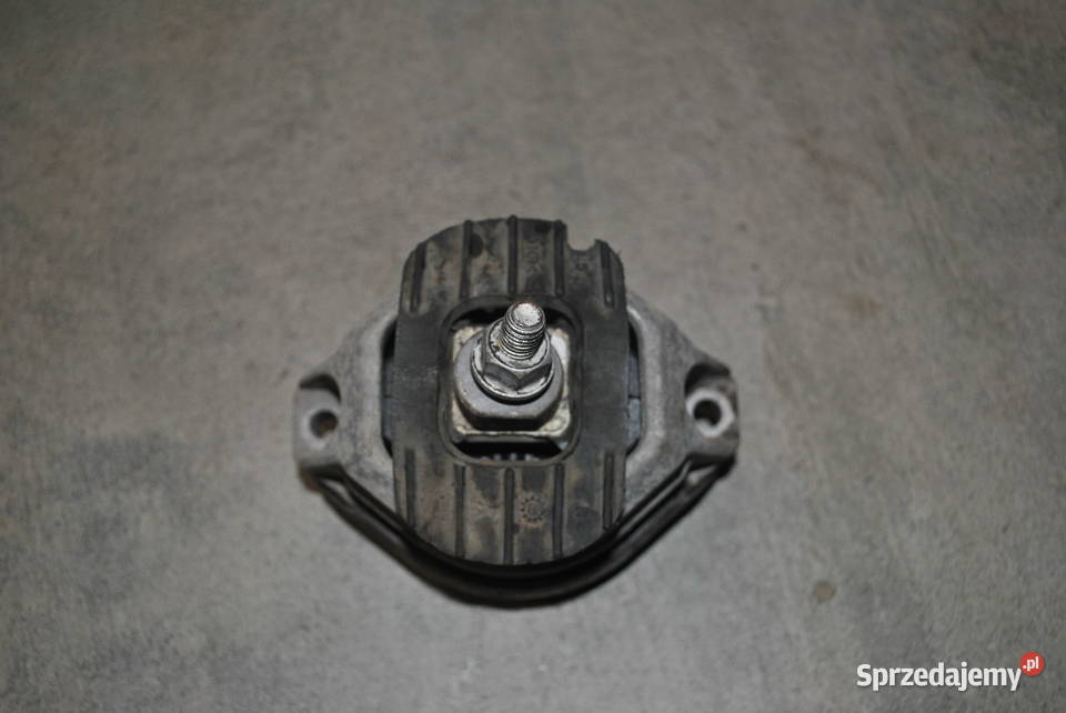 Zawieszenie silnika lewe i prawe BMW E60 E61 osobowe Poręba sprzedam