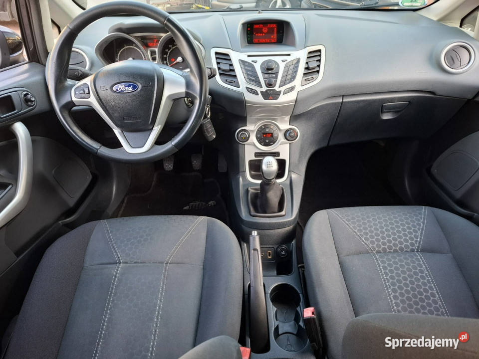 Ford Fiesta Benzyna Klimatronic Podgrzewane czujnik zmierzchu Fiesta lubelskie