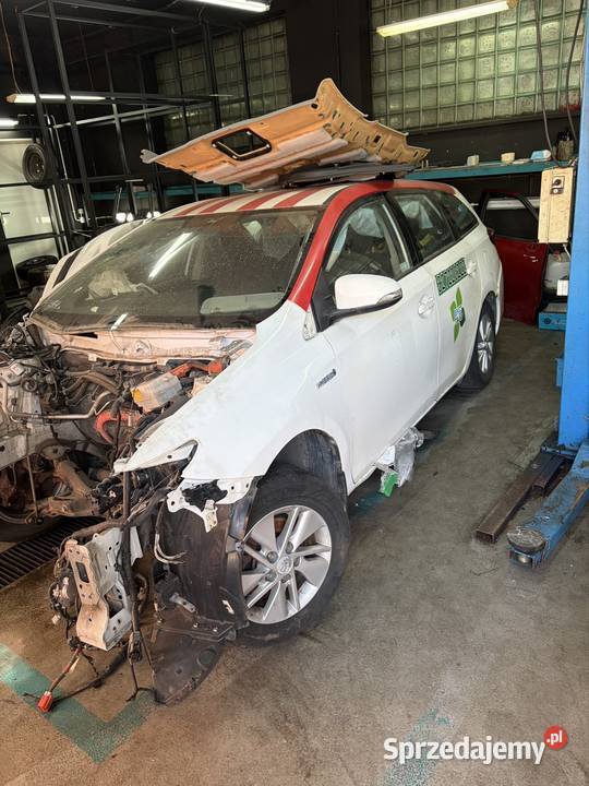 Toyota Auris zarejestrowana krajowa uszkodzony Warszawa