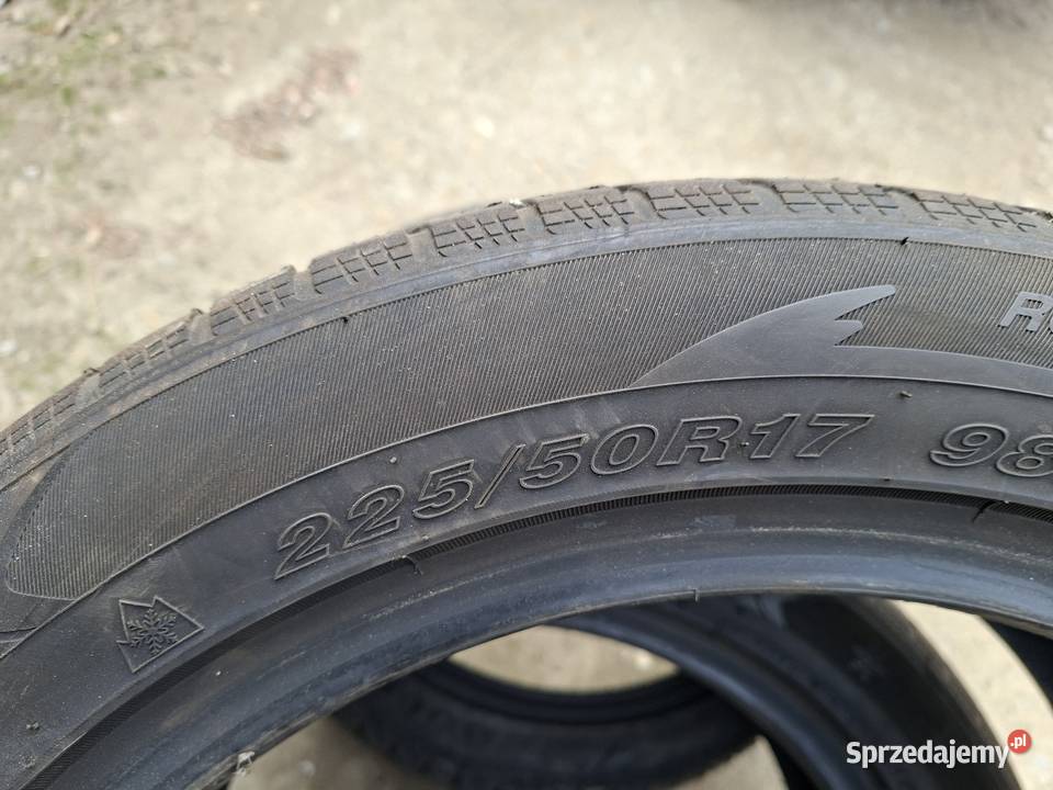 225 50 17 opony zimowe 2 225 Samochodowe Besko sprzedam