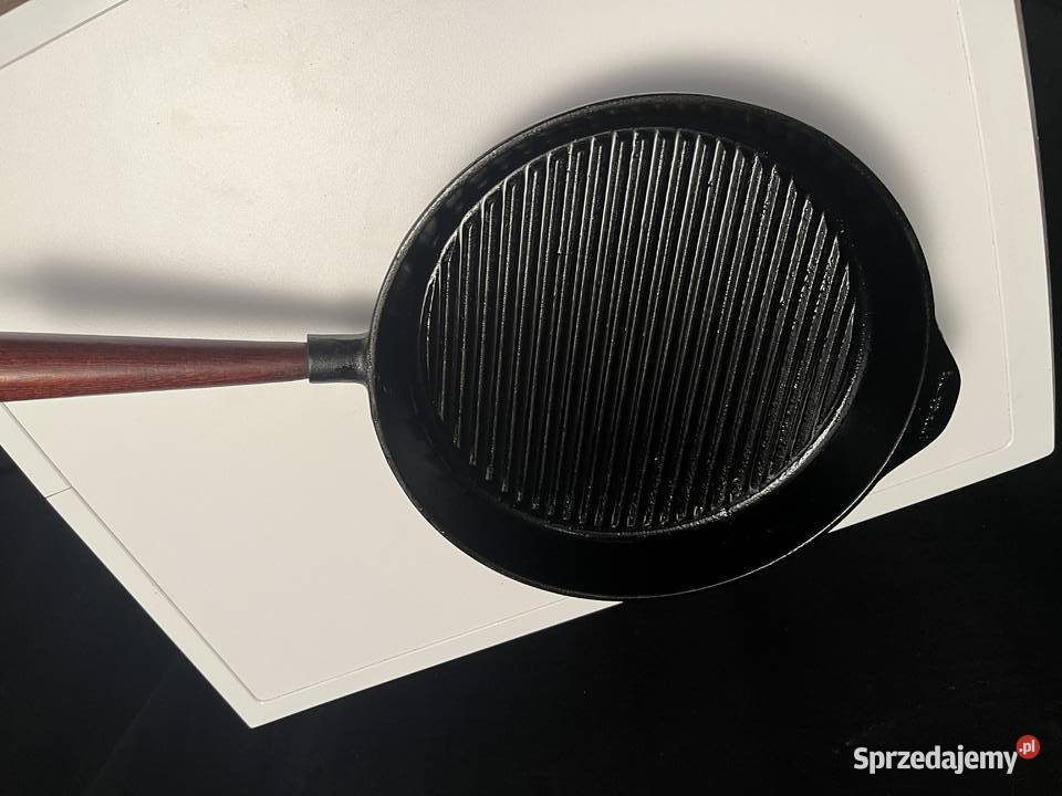 Szwedzka żeliwna patelnia do grilowania 28 Pułtusk