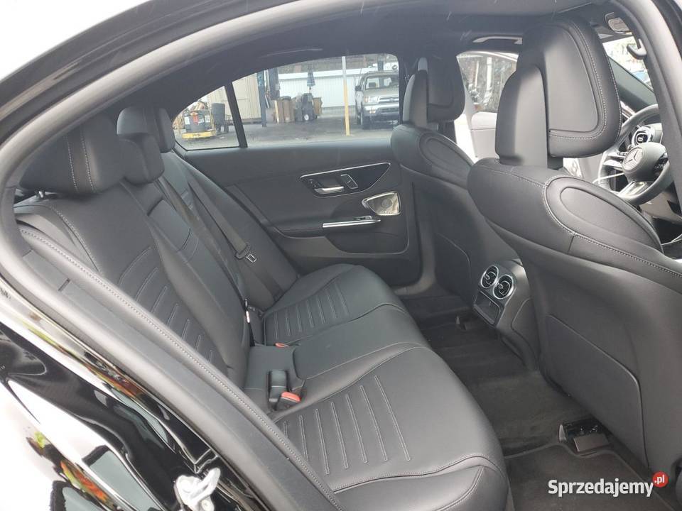 2023 MERCEDESBENZ C 300 czarny