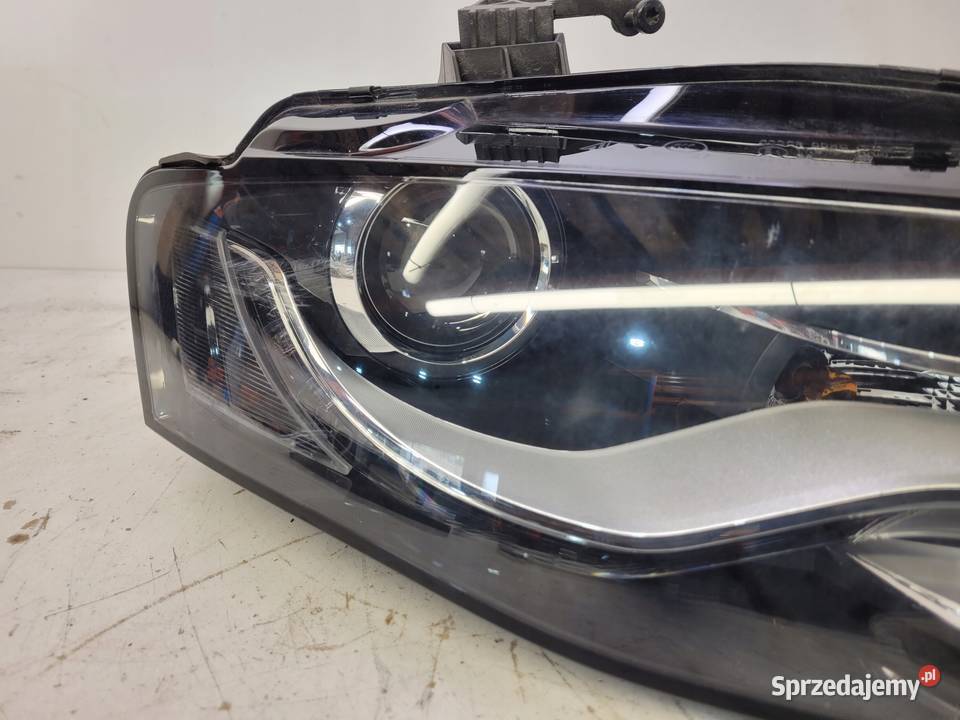 REFLEKTOR XENOX PRAWY PRZÓD AUDI A4 B8 Przystajń