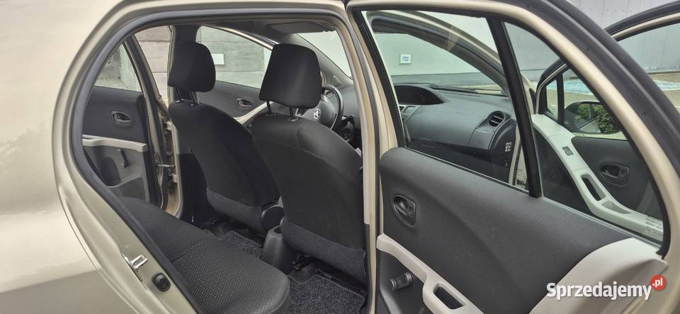 Toyota Yaris II 13 133Salon 70 GarażowanyZłoty Warszawa sprzedam