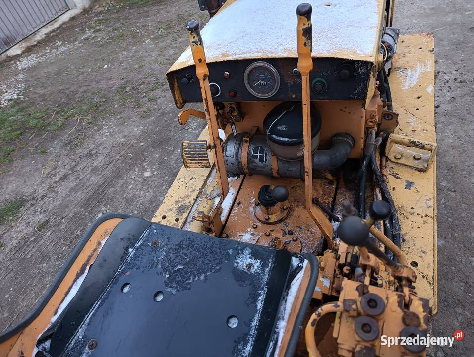 Sprzedam traktor gąsienicowy Massey Ferguson Markuszowa