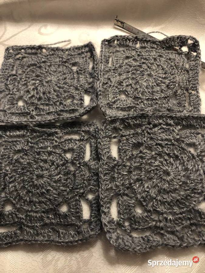 kwadraty Babuni na szydełku poduszki Zegrze