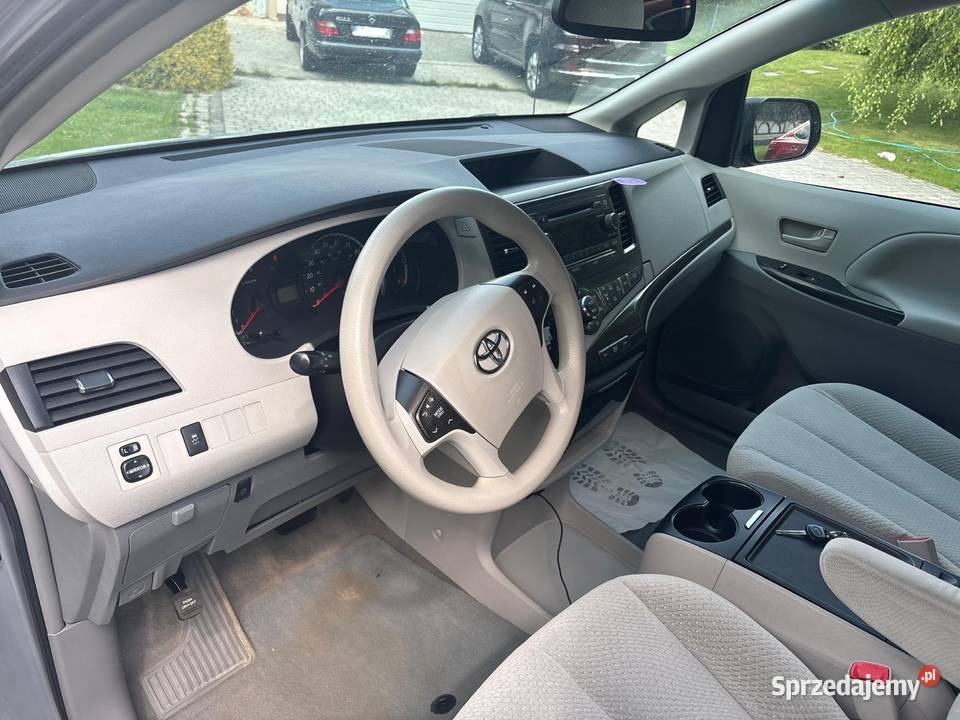 Wynajem Toyota Sienna 8 osobowa 35 Benzyna LPG Usługi lubelskie Chełm
