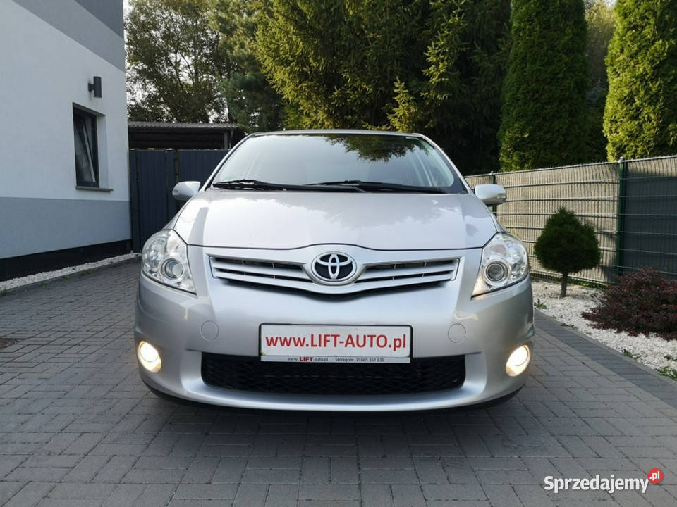Toyota Auris 16 Benzyna 132 Klimatr LIFT Isofix tempomat dolnośląskie Strzegom