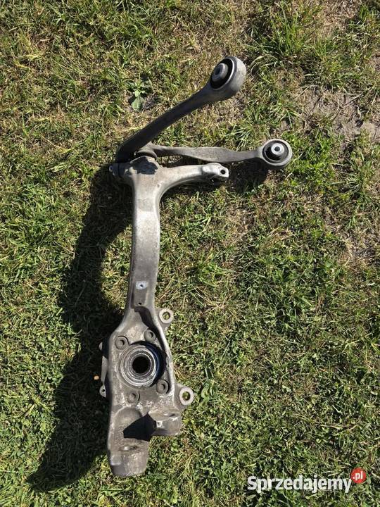 Zwrotnica prawy przód Audi A4B6 8E0258F Pozostałe