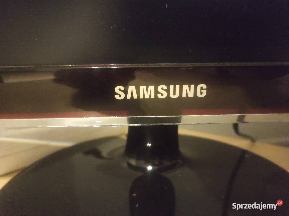 Sprzedam monitor w stanie z pilotem i kablami 80 Będzin