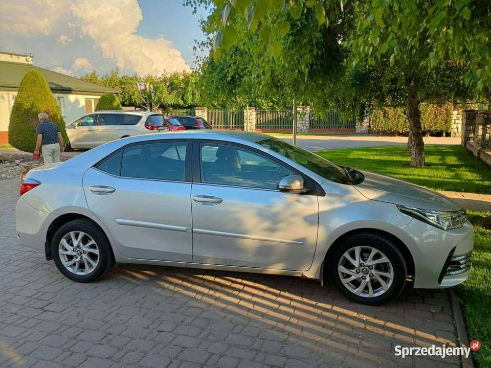 Toyota Corolla Sedan Comfort 16 benzyna 2018 1600cm3 lubelskie Lublin