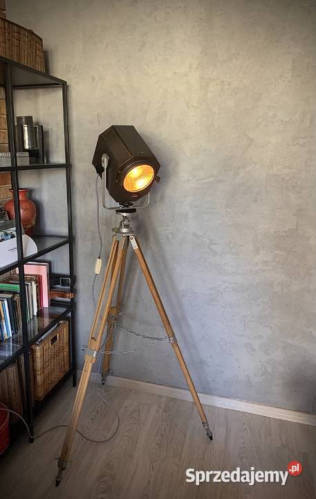 Lampa reflektor teatralny z okresu PRL lampa Poznań