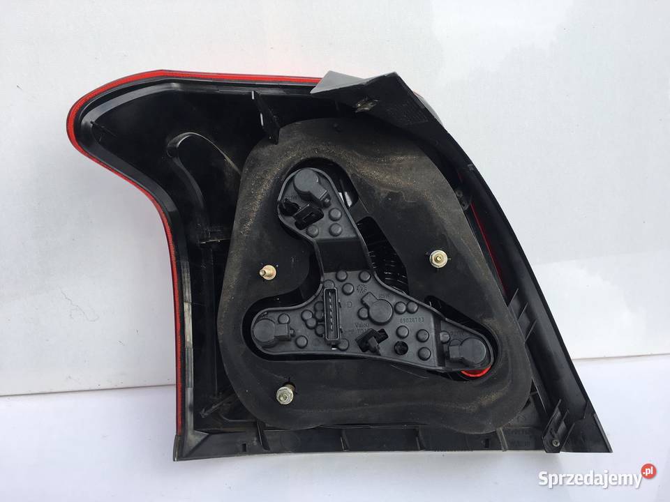 TOYOTA AVENSIS T25 HB PRAWA LAMPA TYŁ Ostroróg