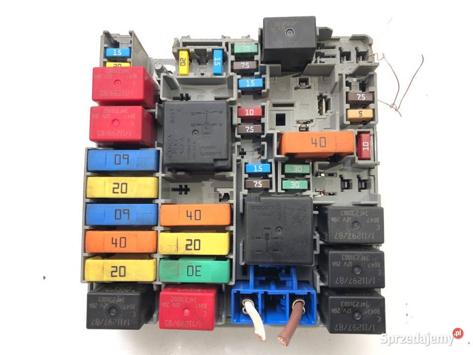 SKRZYNKA BEZPIECZNIKÓW OPEL COMBO D 52028777