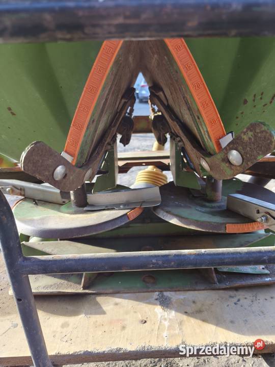 Sprzedam rozsiewacz Amazone OC 900 Trzeciewnica