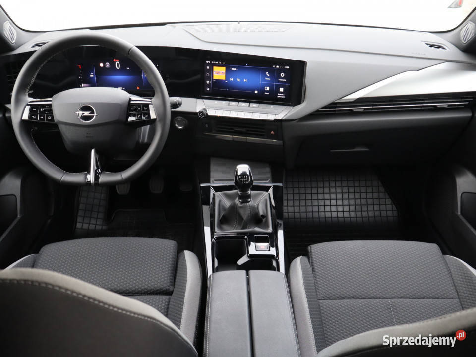 Opel Astra 12 Turbo elektrycznie ustawiane fotele