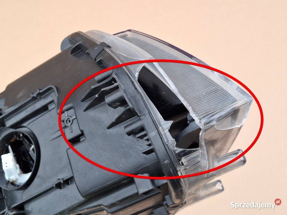 SKODA OCTAVIA III 3 REFLEKTOR LEWY BIXENON LED Bieleń