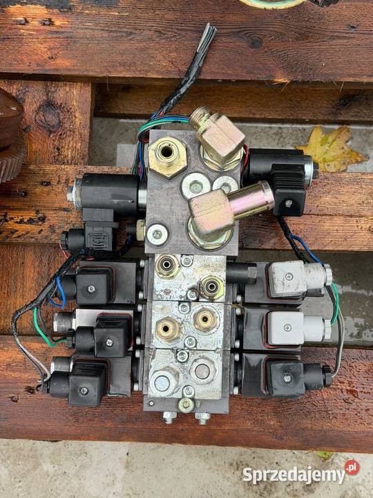 Rozdzielacz hydrauliczny czterosekcyjny 1 sprzedam