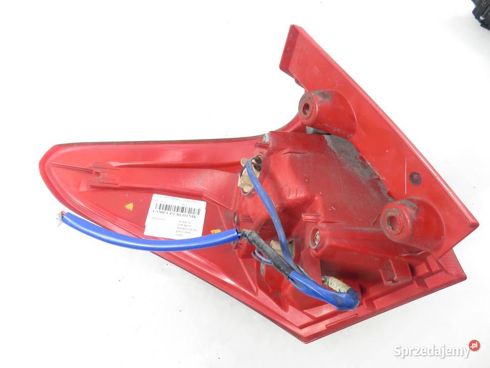 LAMPA PRAWA TYLNA TOYOTA AURIS II KOMBI E18 osobowe małopolskie