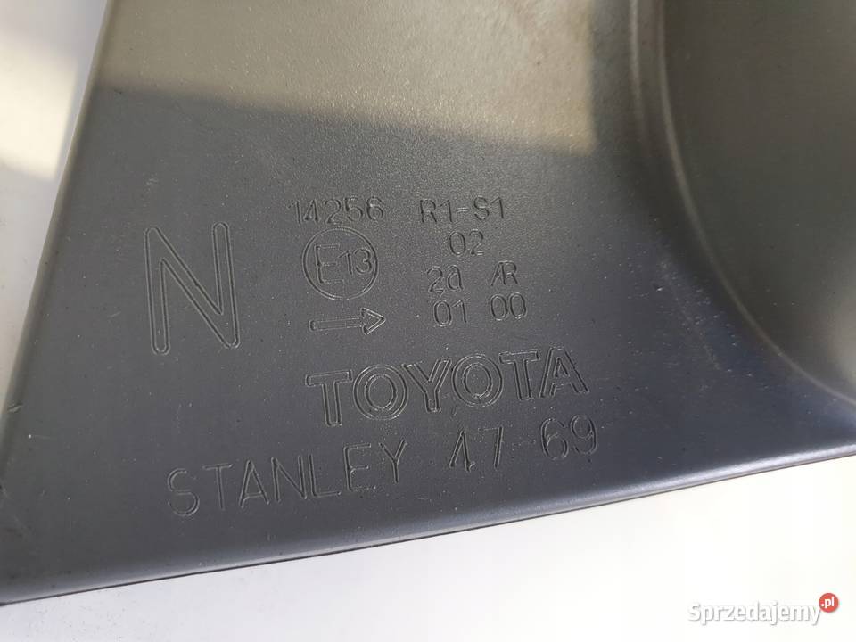 LAMPA PRAWA Toyota Prius V TYLNIA TYLNA prawy lubelskie Rudka sprzedam