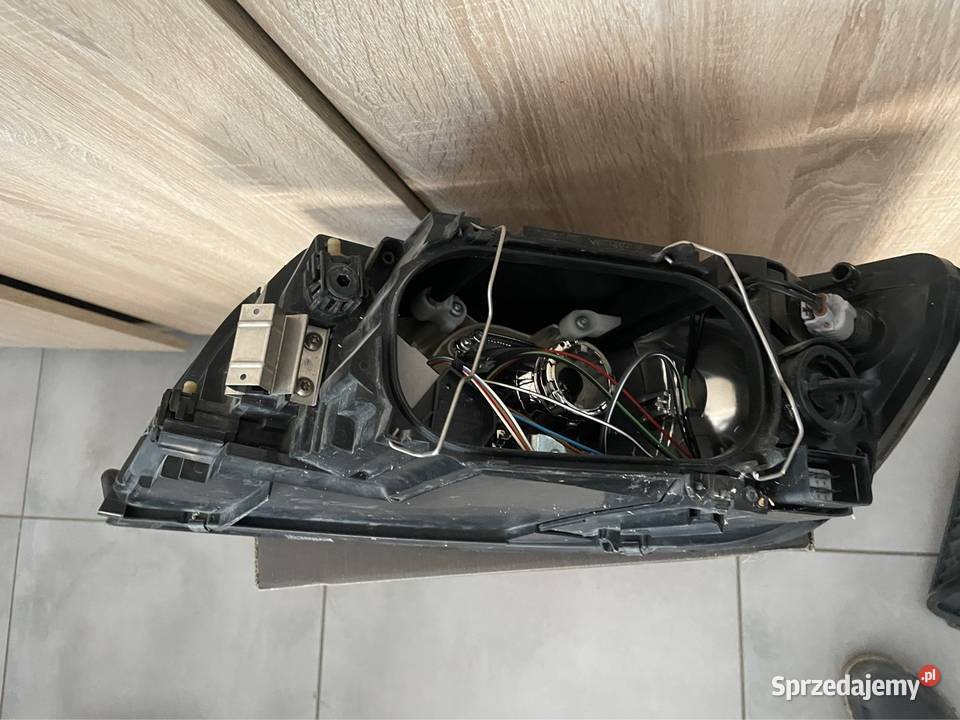 Volvo S40 V50 reflektor Xenon prawy 30698890 Kozubszczyzna