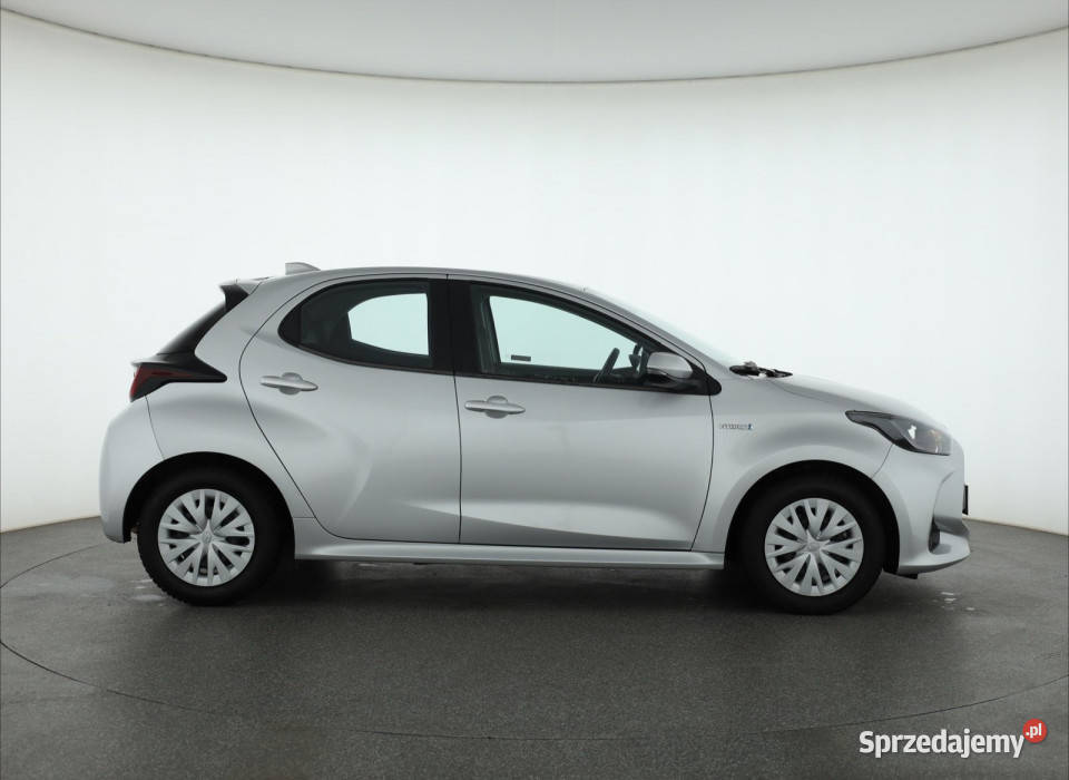 Toyota Yaris 15 VVTi Hybrid kamera cofania Yaris