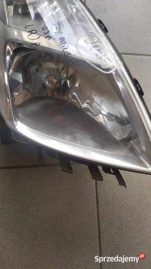 Toyota Prius 2003 2004 2005 lampa prawa Byków