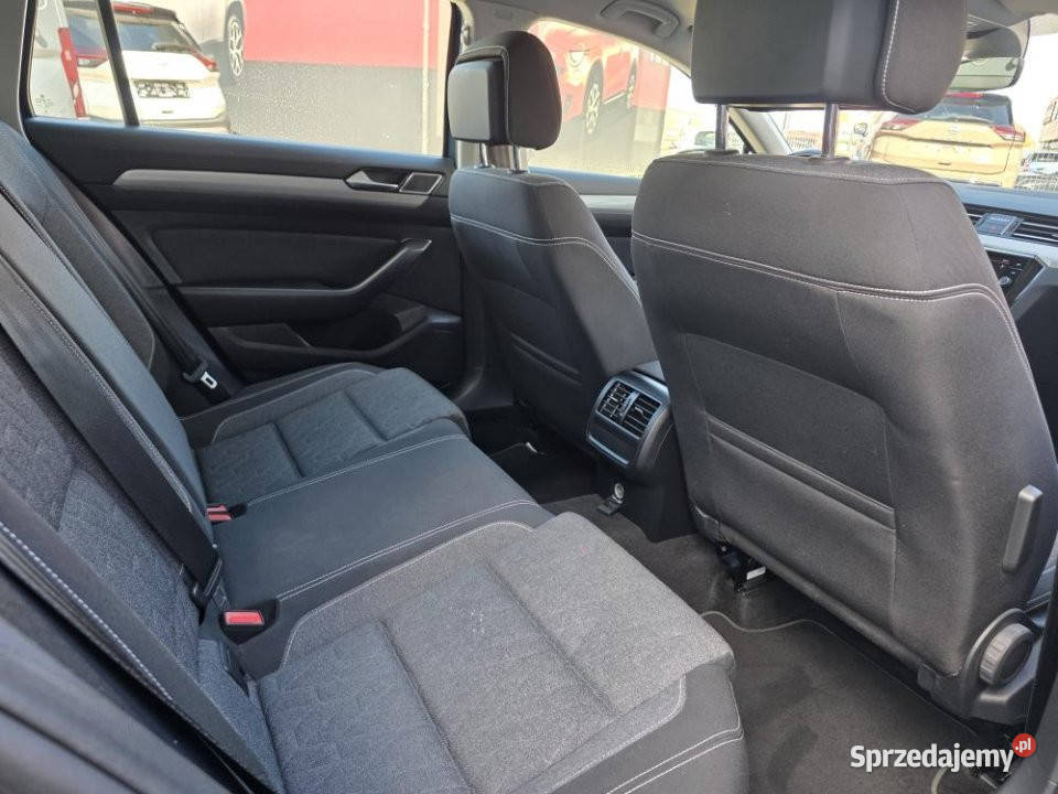Volkswagen Passat 2023r niski przebieg 150KM Poznań