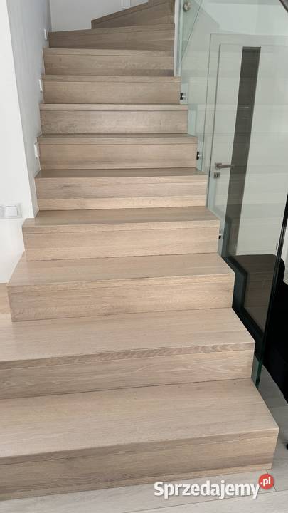 PIĘKNE DREWNIANE SCHODY DYWANOWE szerokie Schody wewnętrzne Poznań sprzedam