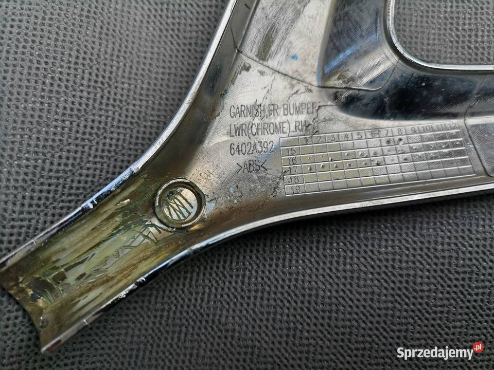 Chrom zderzaka prawy Mitsubishi Space Star II 2 listwy na zderzak sprzedam