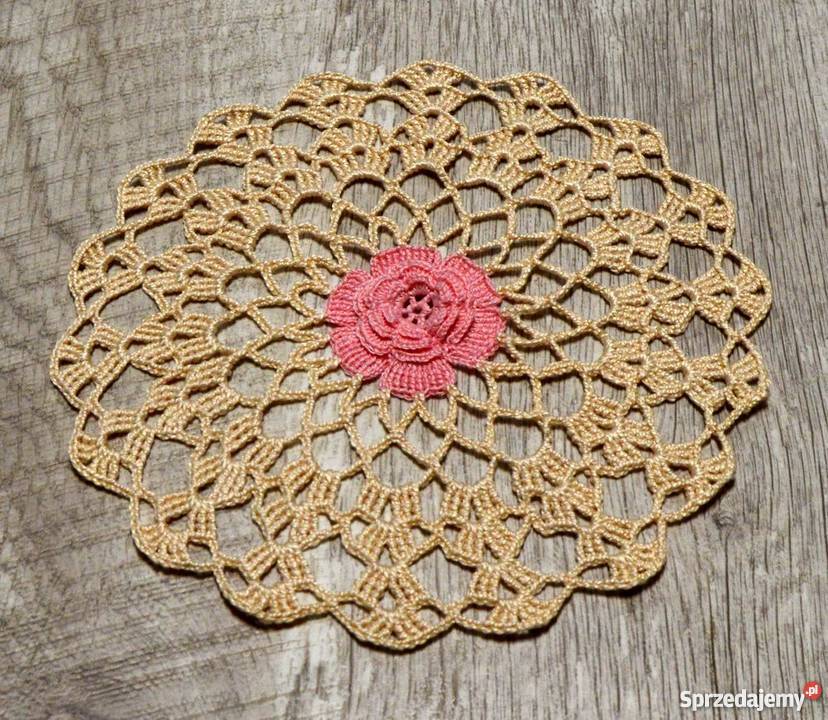 Serwetka szydełkowa 21