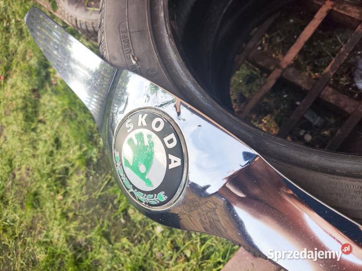 Oryginał atrapa chrom listwa maski znaczek Skoda Karoseria Niegowonice