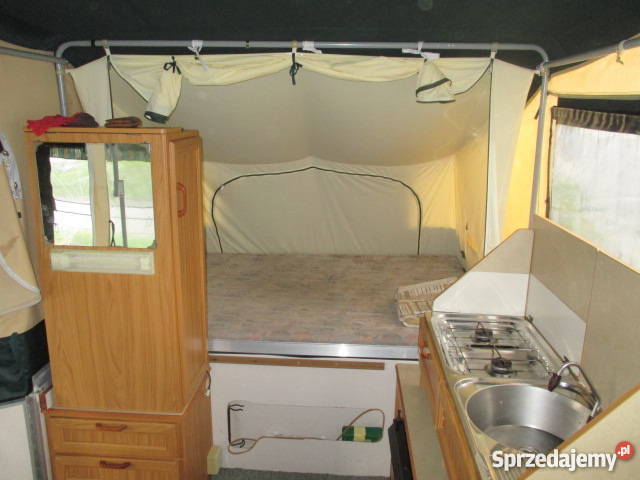 Przyczepa kempingowa namiotowa