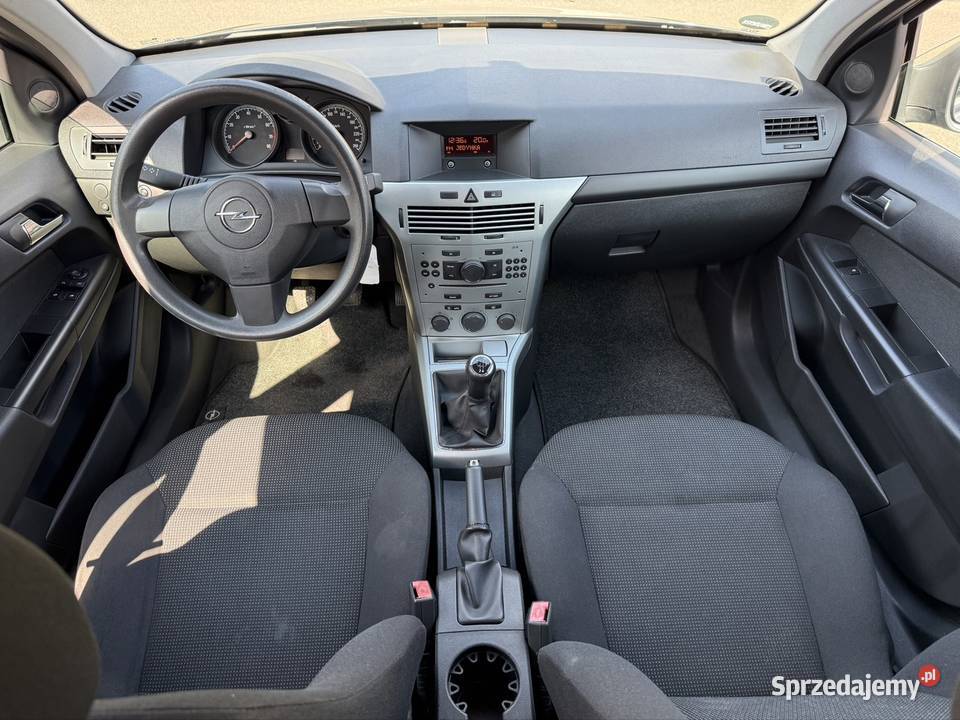 Opel Astra H 2009 14 benzyna 113000 2 kpl opon gniazdo AUX mazowieckie sprzedam