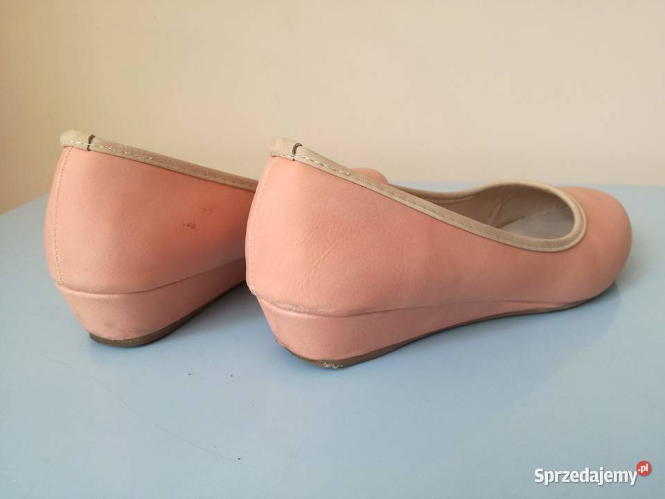 Damskie buty brzoskwiniowe 38 Dębica sprzedam