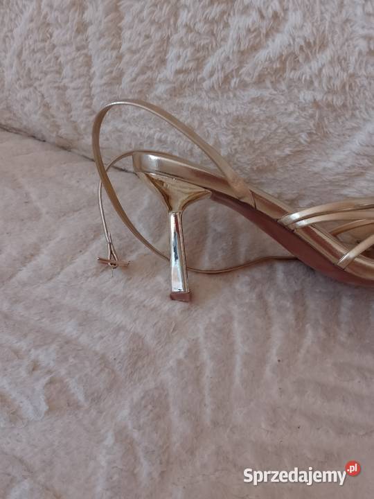 40 ASOS Złote sandałki wieczorowe z Londynu Asos