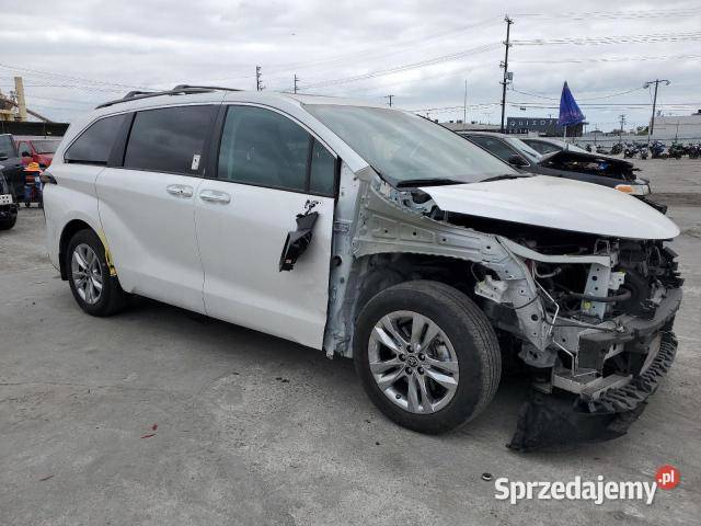 2024 Toyota Sienna XLE AWD hybryda