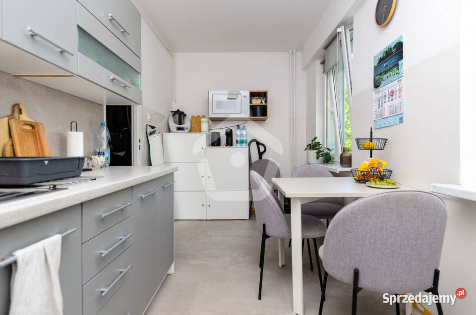 2 niezależne pokoje jasna duża kuchnia zadbane wielka płyta