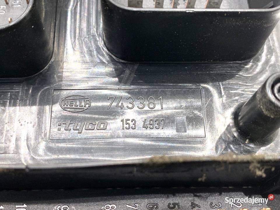 SKRZYNKA BEZPIECZNIKÓW OPEL ASTRA H 13206746