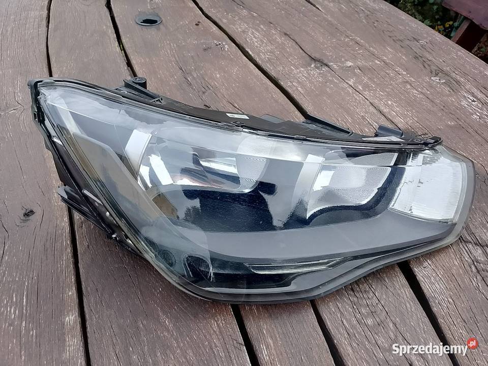 Reflektor prawy Audi A1 8x osobowe Świdnica sprzedam