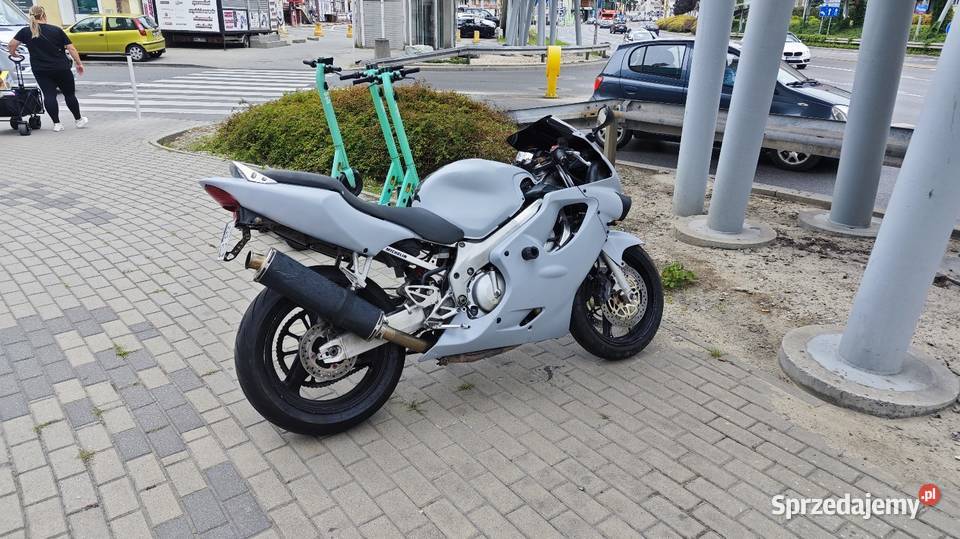 Honda CBR 600 F4 PC35 1999r elektryczny starter Trzebownisko