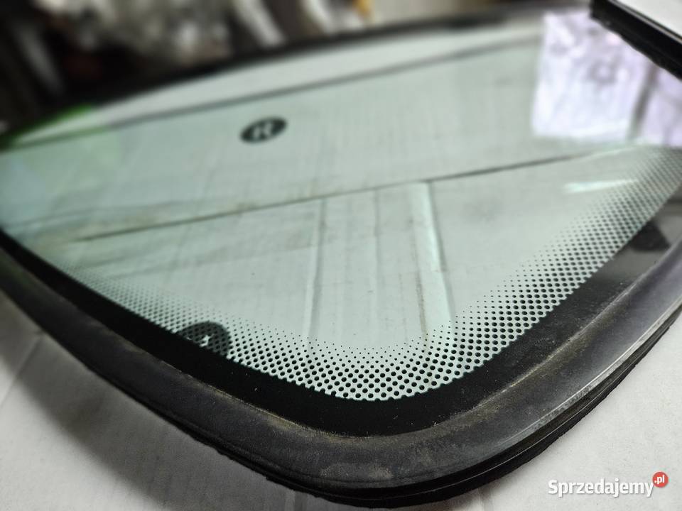 Szyby trójkątne tylnych drzwi Bmw e32