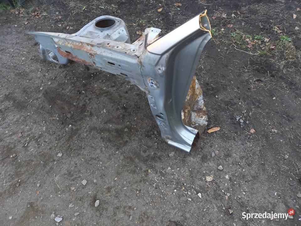 Sprzedam ćwiartki przednie Subaru Impreza GD Zestawy części blacharskich Boronów