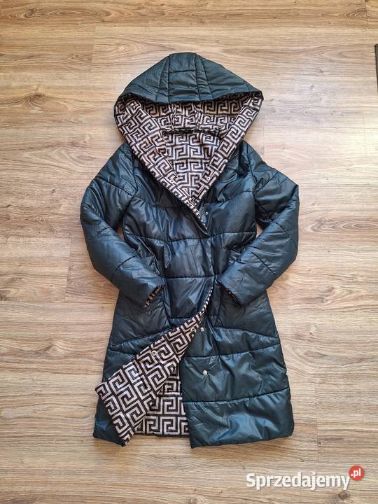 Pikowana ciemnozielona kurtka z kapturem z