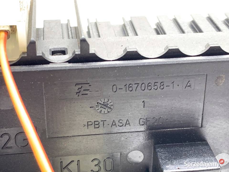 SKRZYNKA BEZPIECZNIKÓW MERCEDES X204 016706581A